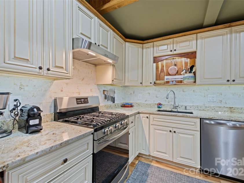 640 Pot Leg Road, Waynesville, NC 28785.  MLS# CAR4261225, YatesRealty ID 14312. 