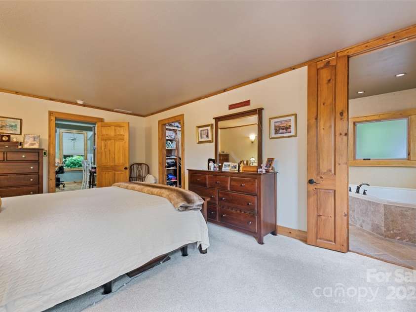 640 Pot Leg Road, Waynesville, NC 28785.  MLS# CAR4261225, YatesRealty ID 14312. 