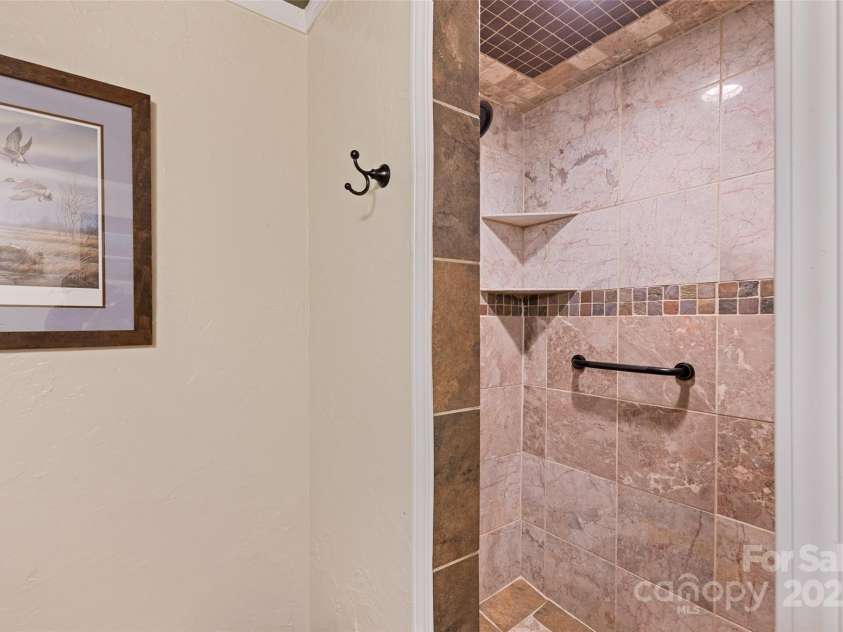 640 Pot Leg Road, Waynesville, NC 28785.  MLS# CAR4261225, YatesRealty ID 14312. 