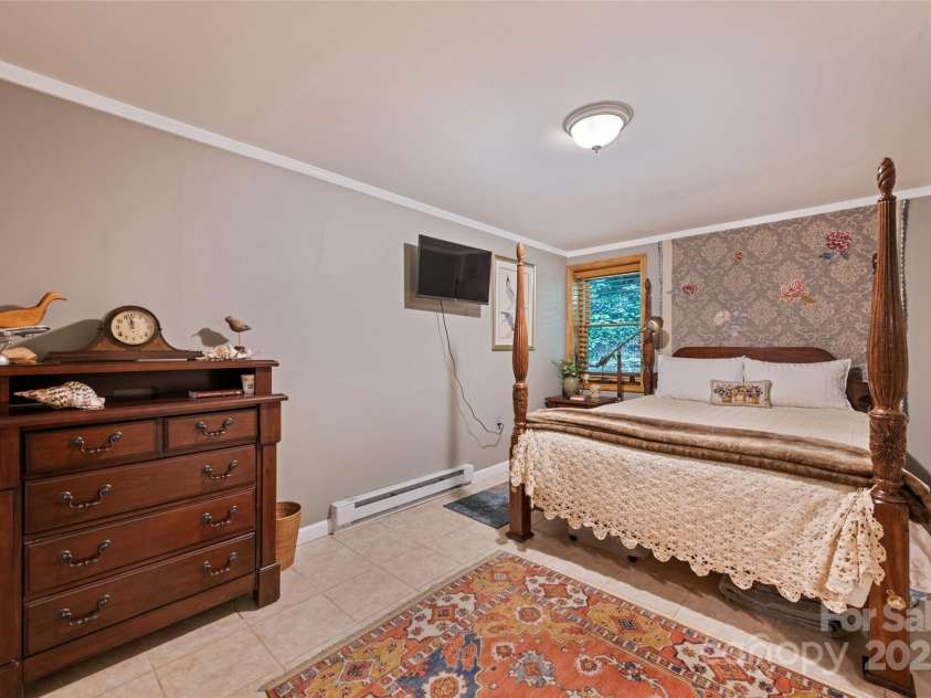 640 Pot Leg Road, Waynesville, NC 28785.  MLS# CAR4261225, YatesRealty ID 14312. 