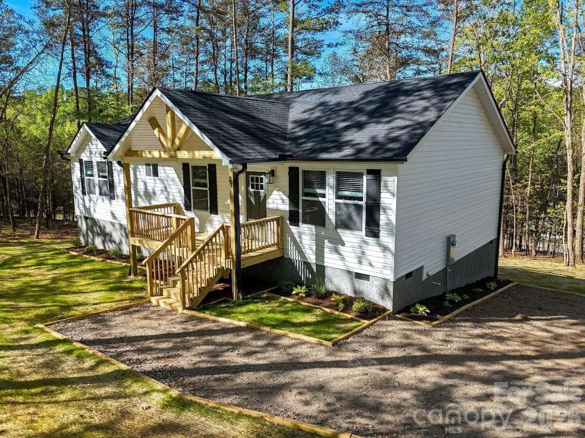 21 Woodchuck Lane, Marion, NC 28752.  MLS# CAR4359922, YatesRealty ID 14314. 