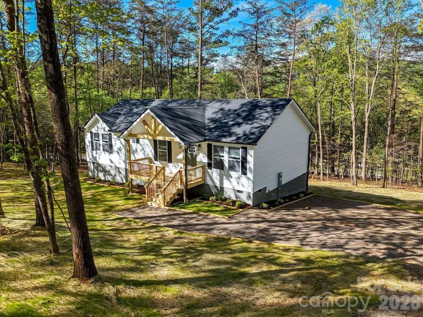 21 Woodchuck Lane, Marion, NC 28752.  MLS# CAR4359922, YatesRealty ID 14314. 