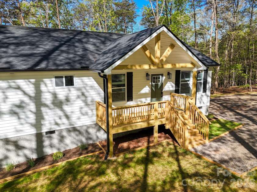 21 Woodchuck Lane, Marion, NC 28752.  MLS# CAR4359922, YatesRealty ID 14314. 