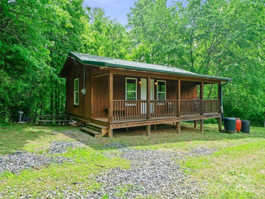 289 Bailey Settlement Road, Green Mountain, NC 28740.  MLS# CAR4258714, YatesRealty ID 14315. 