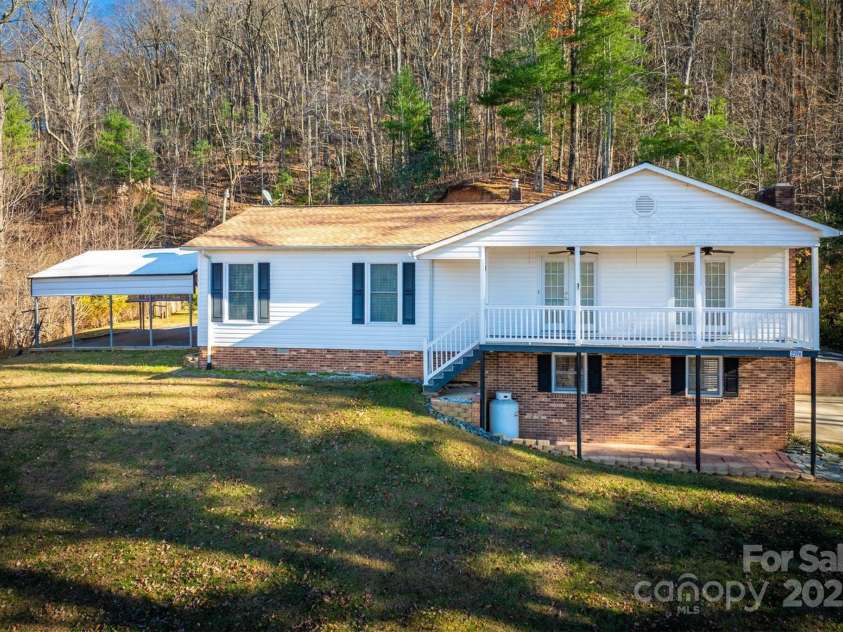 2196 Uphill Lane, Lenoir, NC 28645.  MLS# CAR4322774, YatesRealty ID 14316. 