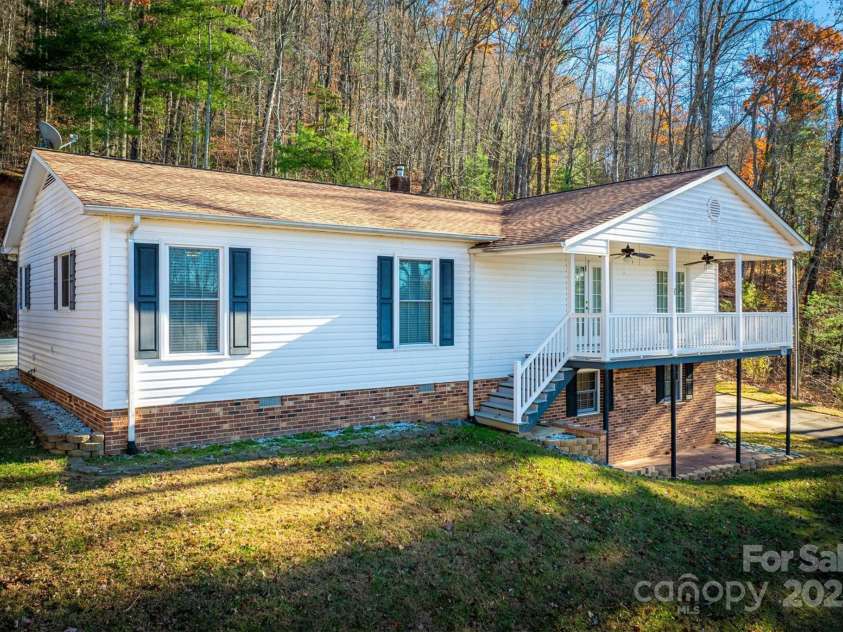 2196 Uphill Lane, Lenoir, NC 28645.  MLS# CAR4322774, YatesRealty ID 14316. 