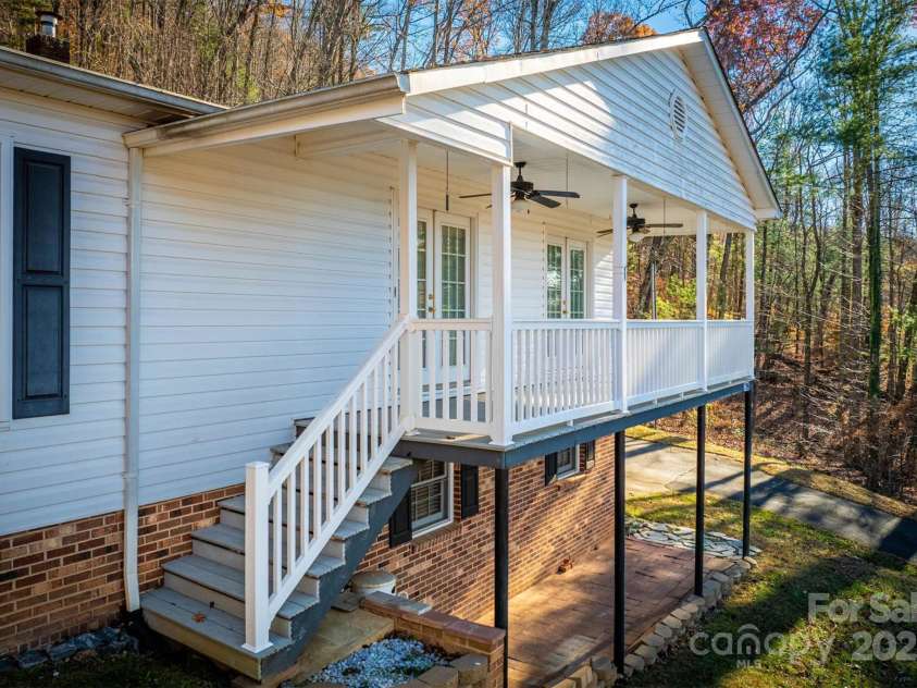 2196 Uphill Lane, Lenoir, NC 28645.  MLS# CAR4322774, YatesRealty ID 14316. 
