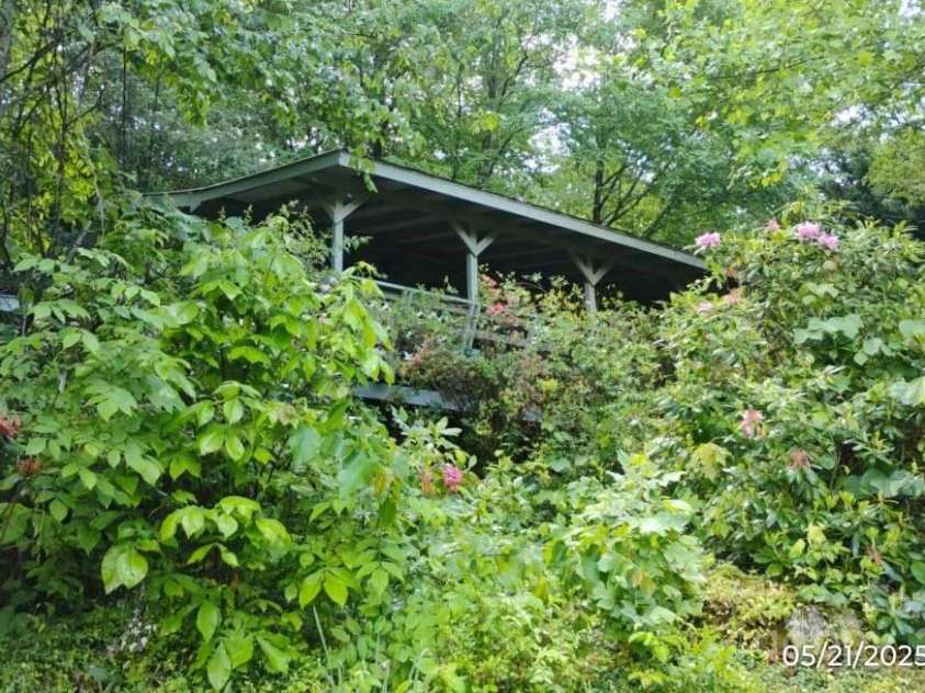 33 Horse Cove Road, Canton, NC 28716.  MLS# CAR4261144, YatesRealty ID 14316. 