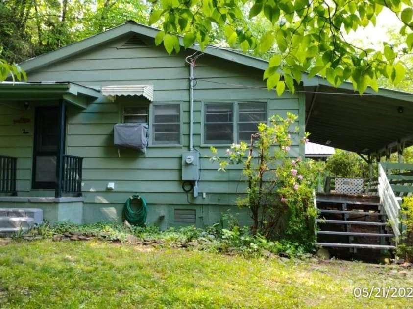 33 Horse Cove Road, Canton, NC 28716.  MLS# CAR4261144, YatesRealty ID 14316. 