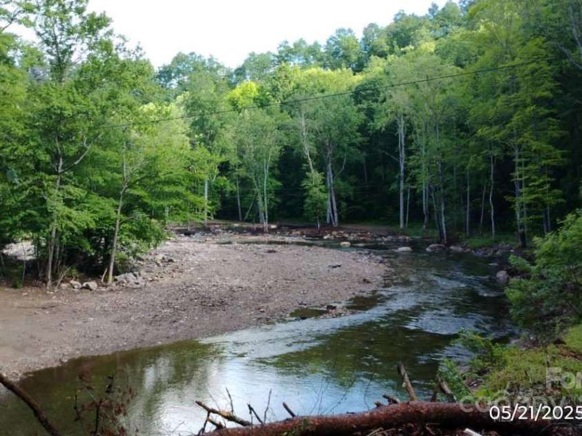 33 Horse Cove Road, Canton, NC 28716.  MLS# CAR4261144, YatesRealty ID 14316. 