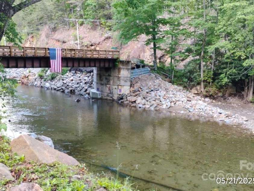 33 Horse Cove Road, Canton, NC 28716.  MLS# CAR4261144, YatesRealty ID 14316. 