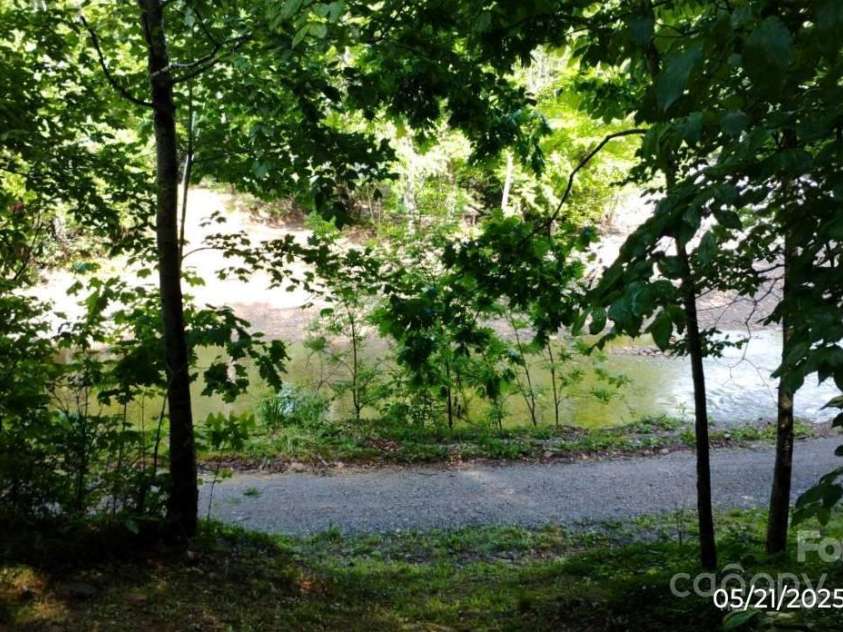 33 Horse Cove Road, Canton, NC 28716.  MLS# CAR4261144, YatesRealty ID 14316. 