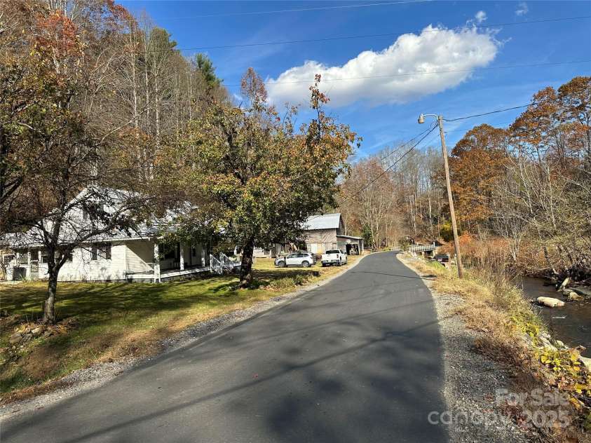 2812 Bald Mountain Road, Burnsville, NC 28714.  MLS# CAR4317632, YatesRealty ID 14317. 