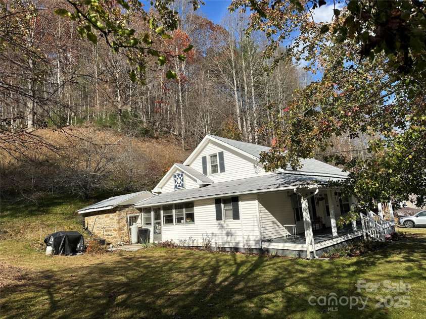 2812 Bald Mountain Road, Burnsville, NC 28714.  MLS# CAR4317632, YatesRealty ID 14317. 