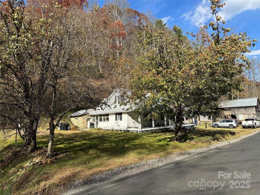2812 Bald Mountain Road, Burnsville, NC 28714.  MLS# CAR4317632, YatesRealty ID 14317. 
