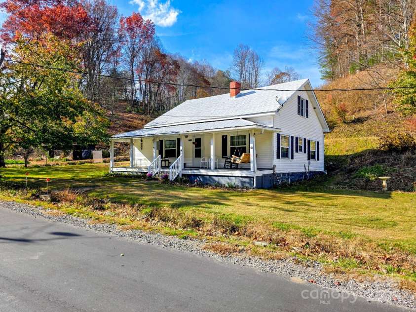 2812 Bald Mountain Road, Burnsville, NC 28714.  MLS# CAR4317632, YatesRealty ID 14317. 