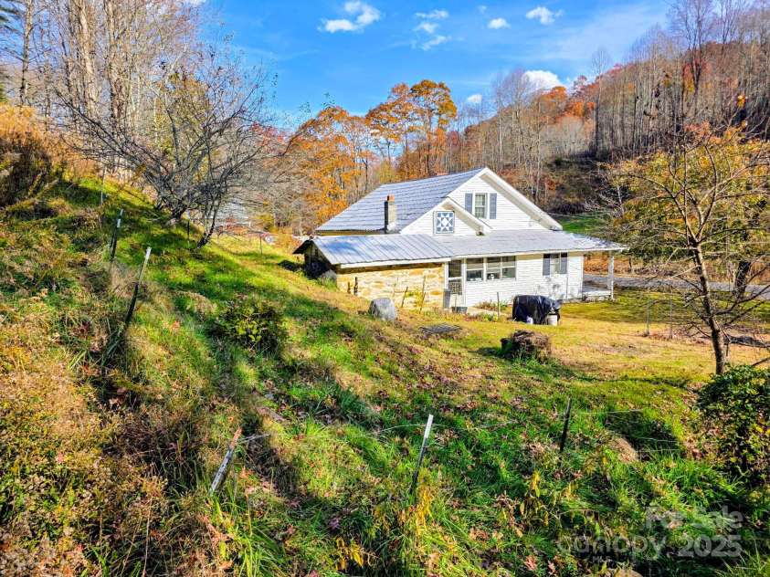 2812 Bald Mountain Road, Burnsville, NC 28714.  MLS# CAR4317632, YatesRealty ID 14317. 