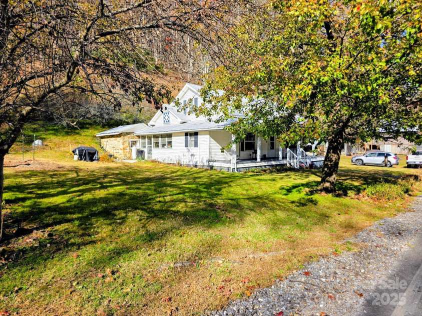 2812 Bald Mountain Road, Burnsville, NC 28714.  MLS# CAR4317632, YatesRealty ID 14317. 