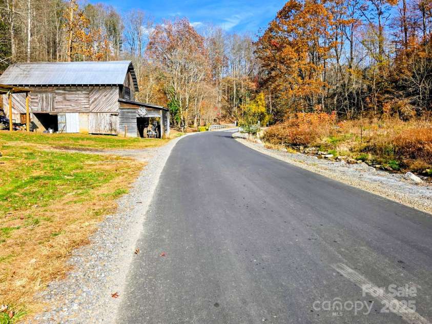 2812 Bald Mountain Road, Burnsville, NC 28714.  MLS# CAR4317632, YatesRealty ID 14317. 