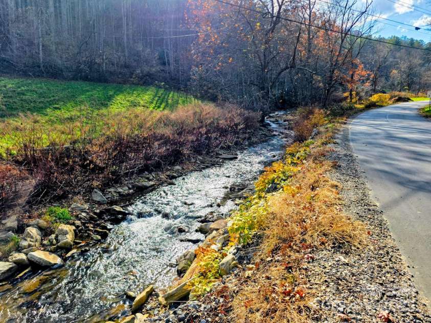 2812 Bald Mountain Road, Burnsville, NC 28714.  MLS# CAR4317632, YatesRealty ID 14317. 