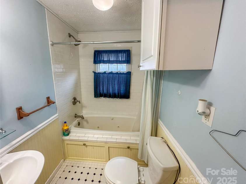 2812 Bald Mountain Road, Burnsville, NC 28714.  MLS# CAR4317632, YatesRealty ID 14317. 