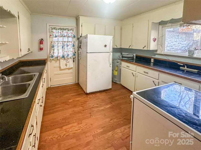 2812 Bald Mountain Road, Burnsville, NC 28714.  MLS# CAR4317632, YatesRealty ID 14317. 