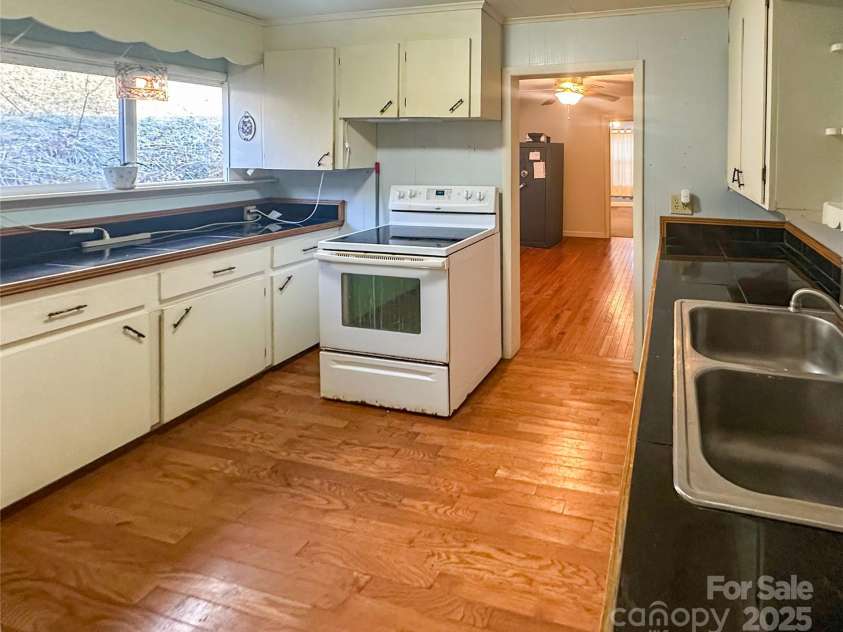 2812 Bald Mountain Road, Burnsville, NC 28714.  MLS# CAR4317632, YatesRealty ID 14317. 