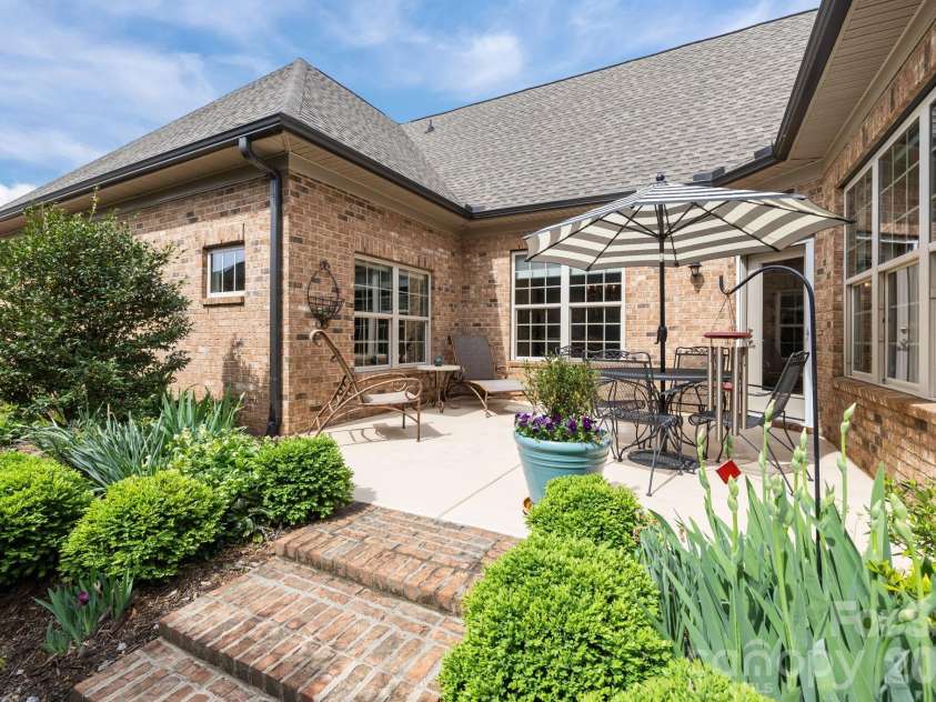 5235 Courtyard Lane, Belmont, NC 28012.  MLS# CAR4360163, YatesRealty ID 14319. 