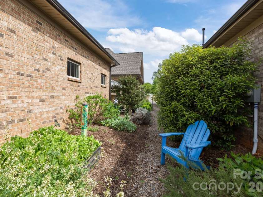5235 Courtyard Lane, Belmont, NC 28012.  MLS# CAR4360163, YatesRealty ID 14319. 