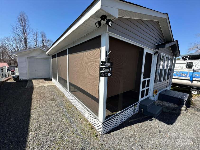 134 Cardinal Avenue, New London, NC 28127.  MLS# CAR4228546, YatesRealty ID 1432. 