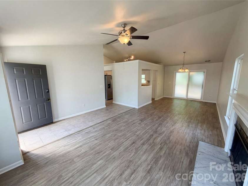 2324 Valleyview Drive, Charlotte, NC 28215.  MLS# CAR4366988, YatesRealty ID 14320. 