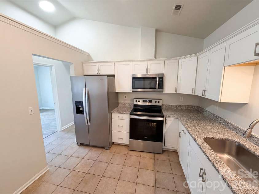 2324 Valleyview Drive, Charlotte, NC 28215.  MLS# CAR4366988, YatesRealty ID 14320. 