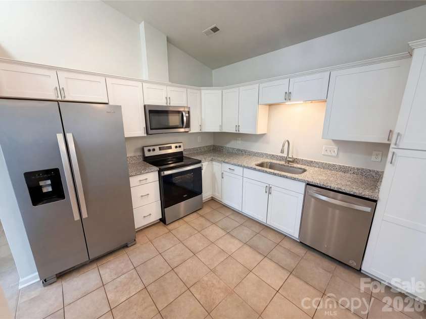 2324 Valleyview Drive, Charlotte, NC 28215.  MLS# CAR4366988, YatesRealty ID 14320. 