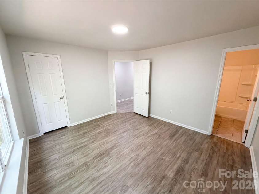 2324 Valleyview Drive, Charlotte, NC 28215.  MLS# CAR4366988, YatesRealty ID 14320. 