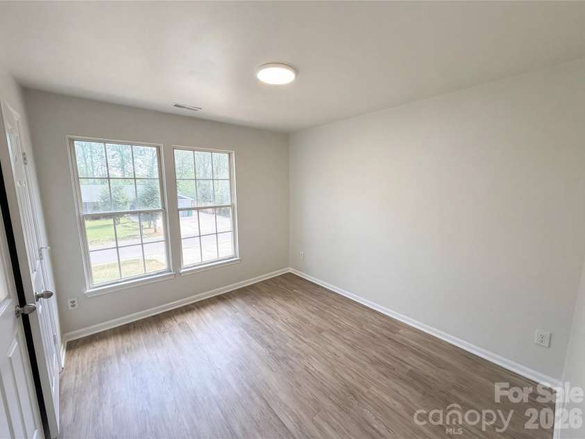 2324 Valleyview Drive, Charlotte, NC 28215.  MLS# CAR4366988, YatesRealty ID 14320. 