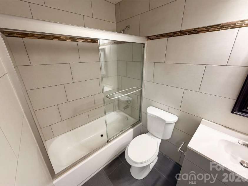 2324 Valleyview Drive, Charlotte, NC 28215.  MLS# CAR4366988, YatesRealty ID 14320. 