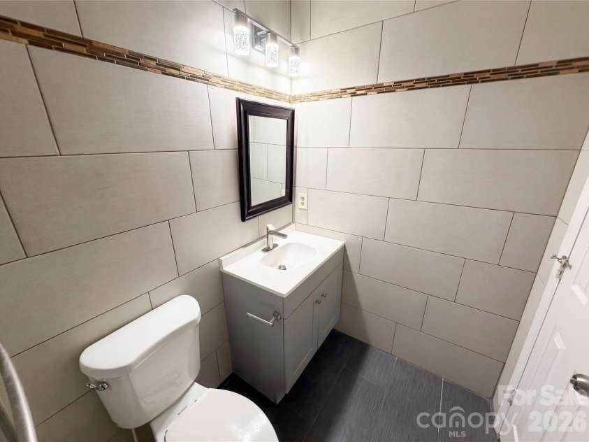 2324 Valleyview Drive, Charlotte, NC 28215.  MLS# CAR4366988, YatesRealty ID 14320. 