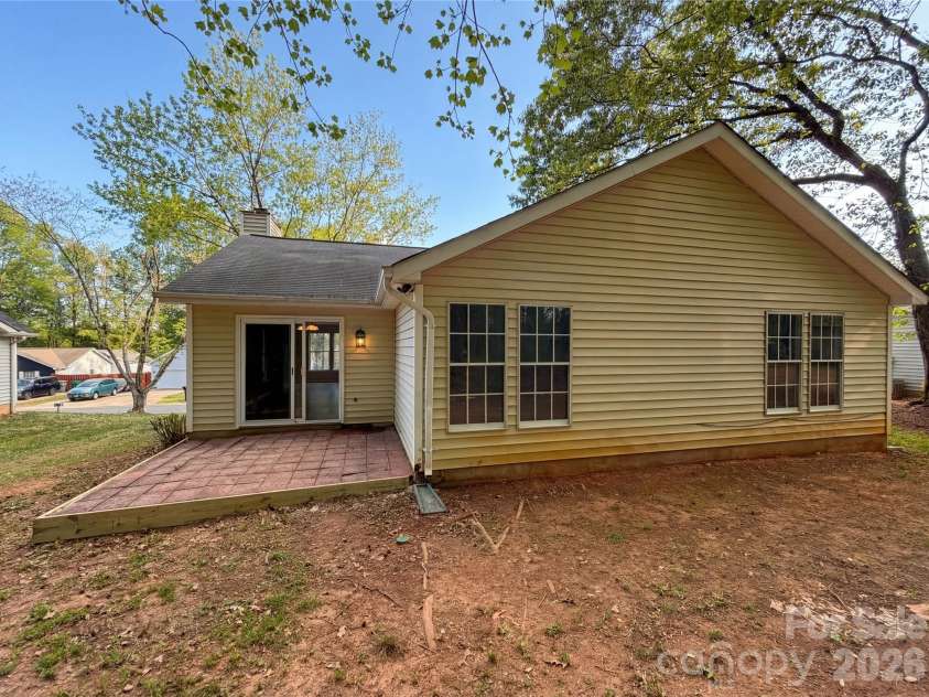 2324 Valleyview Drive, Charlotte, NC 28215.  MLS# CAR4366988, YatesRealty ID 14320. 