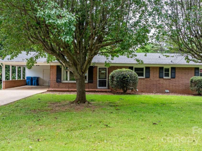 1753 28th Street, Hickory, NC 28601.  MLS# CAR4257790, YatesRealty ID 14321. 