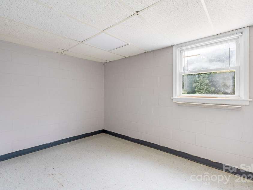 1753 28th Street, Hickory, NC 28601.  MLS# CAR4257790, YatesRealty ID 14321. 