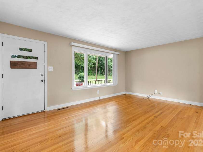 1753 28th Street, Hickory, NC 28601.  MLS# CAR4257790, YatesRealty ID 14321. Living Room