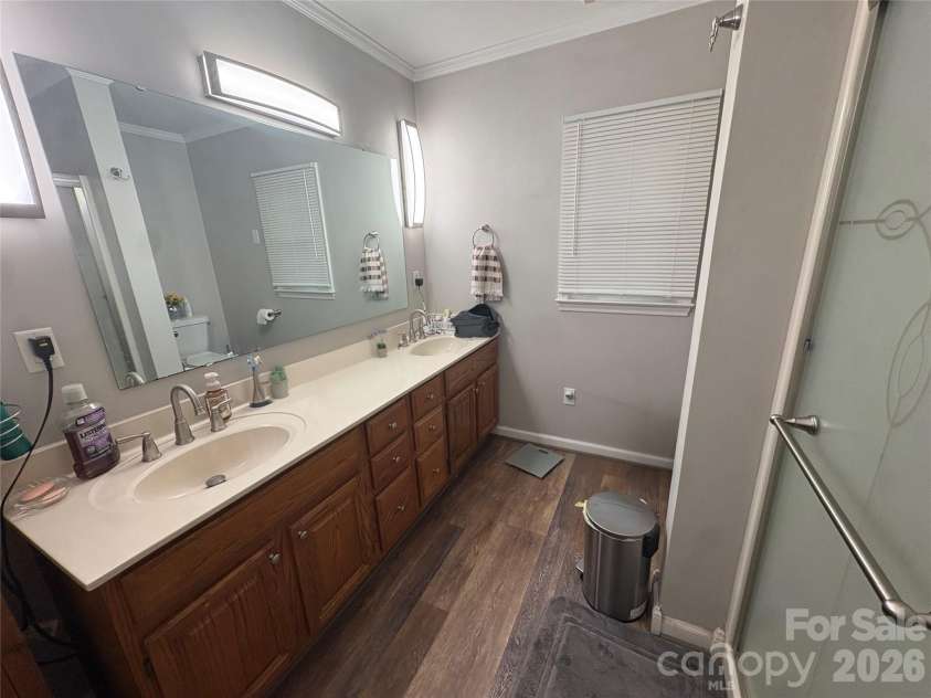10011 Arbordale Avenue, Charlotte, NC 28215.  MLS# CAR4373150, YatesRealty ID 14322. 