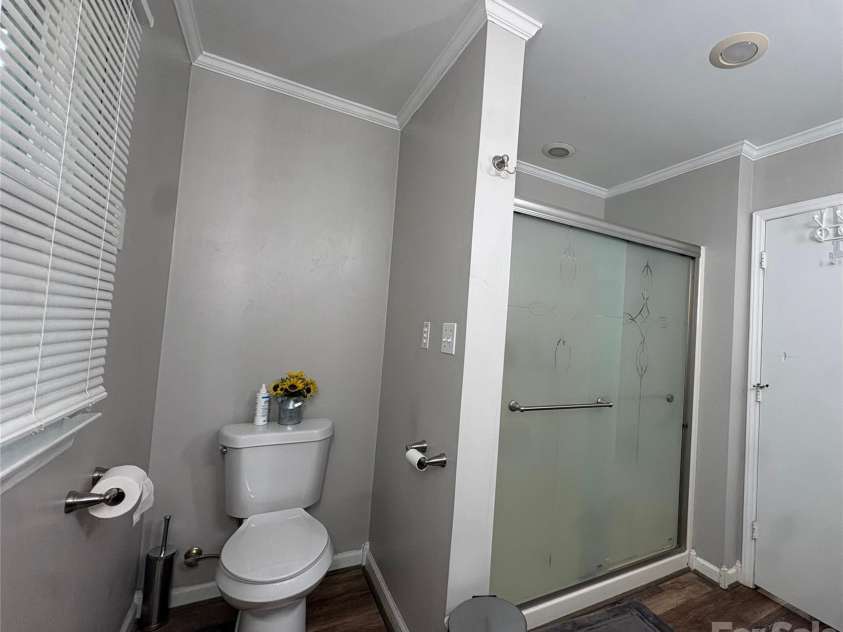 10011 Arbordale Avenue, Charlotte, NC 28215.  MLS# CAR4373150, YatesRealty ID 14322. 
