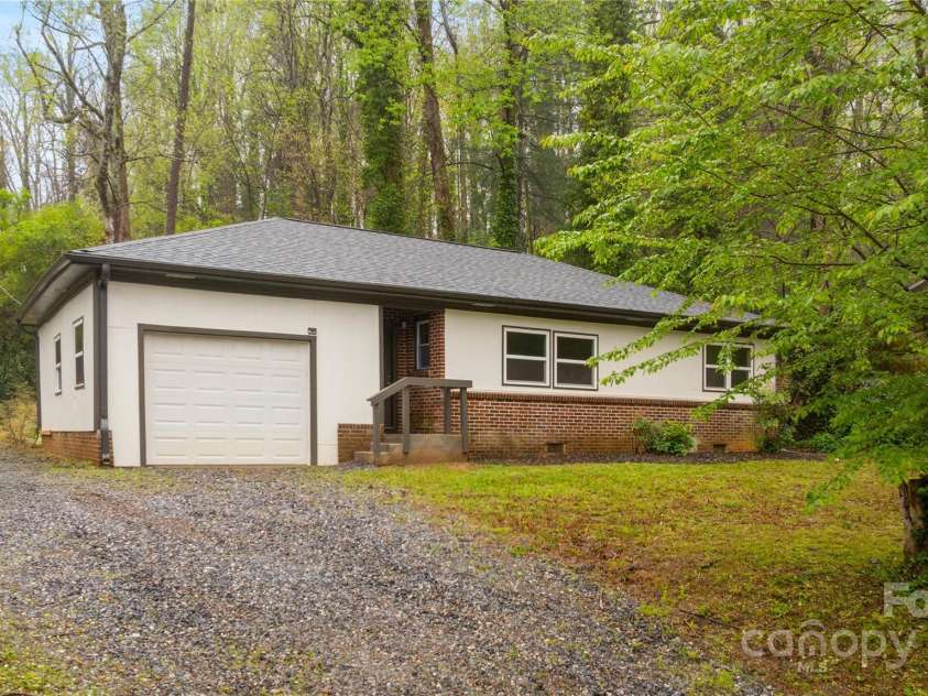 2694 Lakeshore Drive, Landrum, SC 29356.  MLS# CAR4237390, YatesRealty ID 14322. 