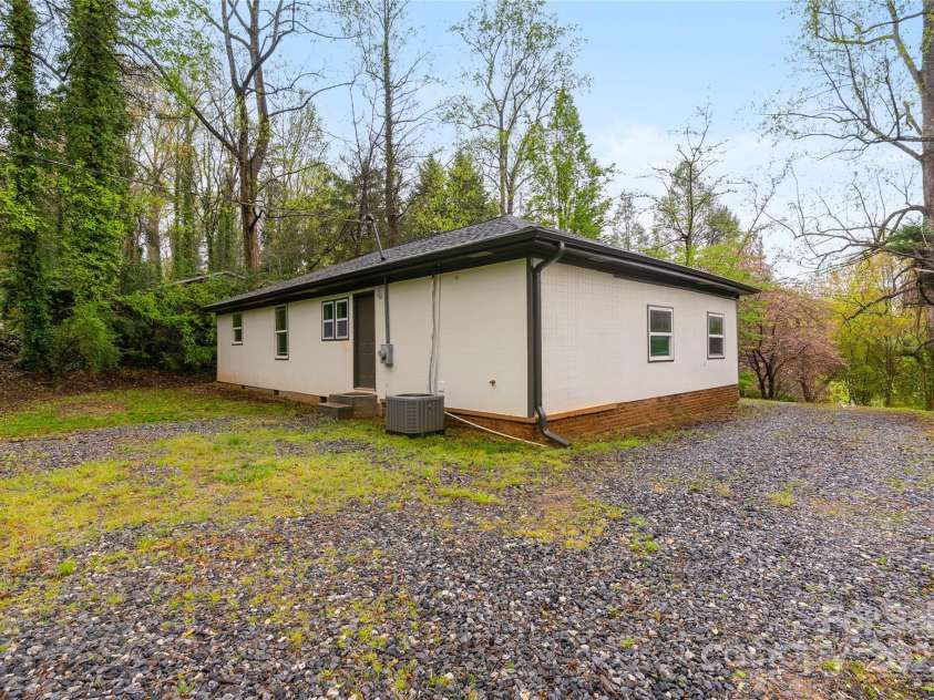 2694 Lakeshore Drive, Landrum, SC 29356.  MLS# CAR4237390, YatesRealty ID 14322. 