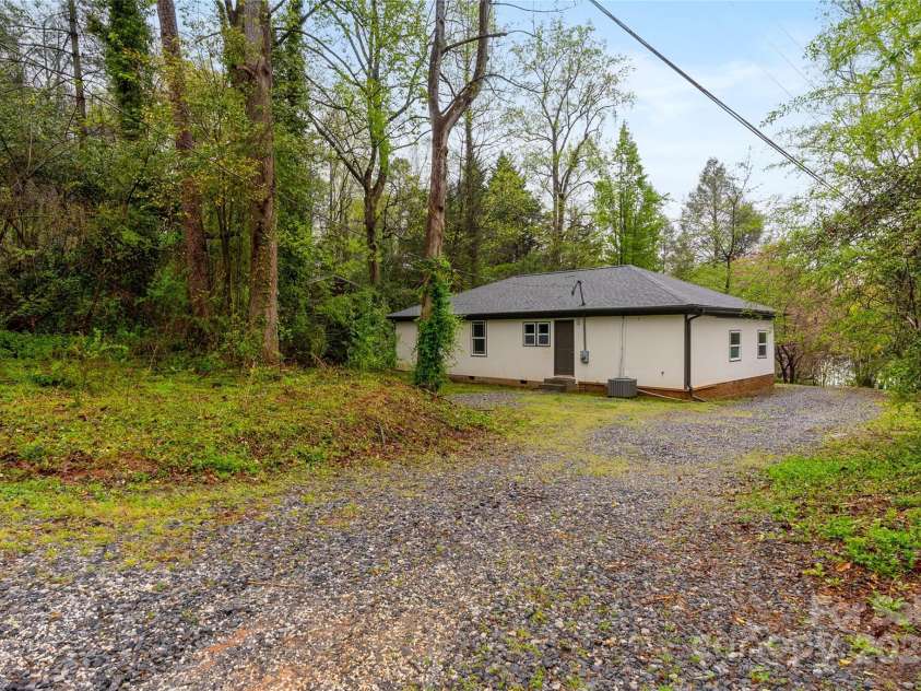 2694 Lakeshore Drive, Landrum, SC 29356.  MLS# CAR4237390, YatesRealty ID 14322. 