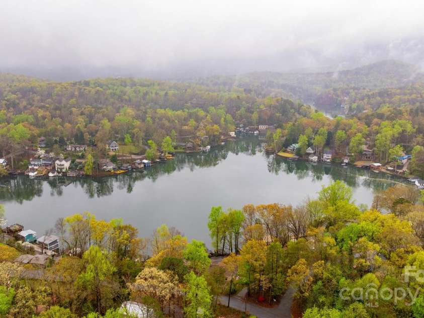 2694 Lakeshore Drive, Landrum, SC 29356.  MLS# CAR4237390, YatesRealty ID 14322. 