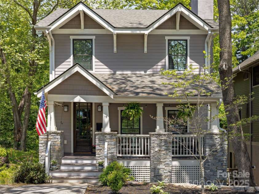 19 Birch Street, Asheville, NC 28801.  MLS# CAR4257584, YatesRealty ID 14323. 