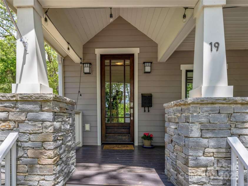 19 Birch Street, Asheville, NC 28801.  MLS# CAR4257584, YatesRealty ID 14323. 