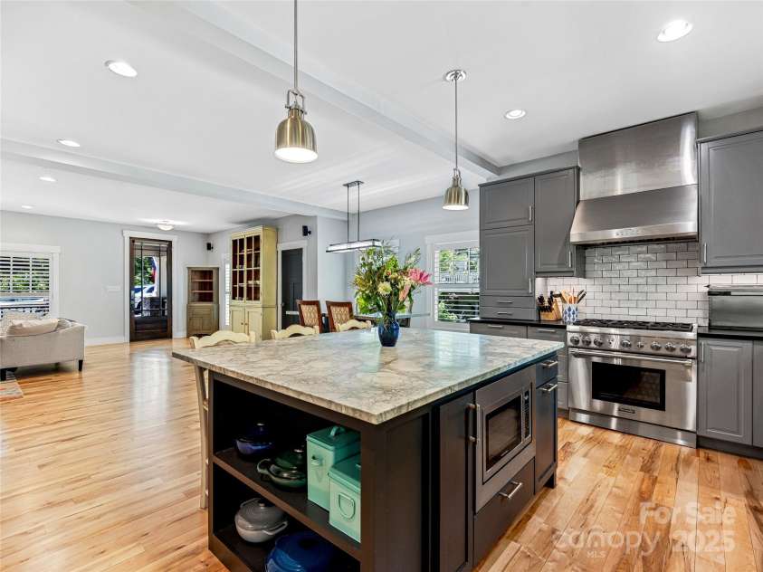 19 Birch Street, Asheville, NC 28801.  MLS# CAR4257584, YatesRealty ID 14323. 